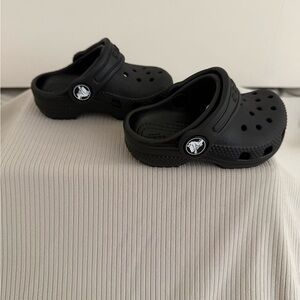 CROCS Infant/Toddler Black Slippers Size C4